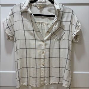 Sim & Sam Women's White and Black Short Sleeve Plaid Button-Up Top. Size Small.